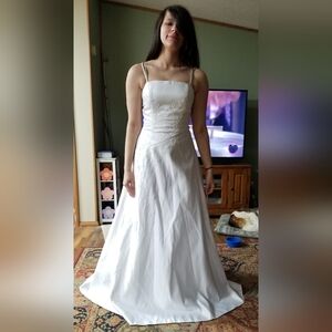 Elegant White Wedding Dress